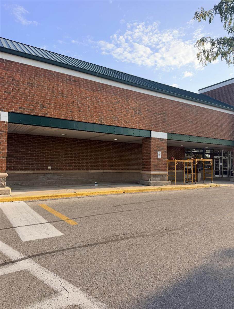 Exterior painting at a shopping center