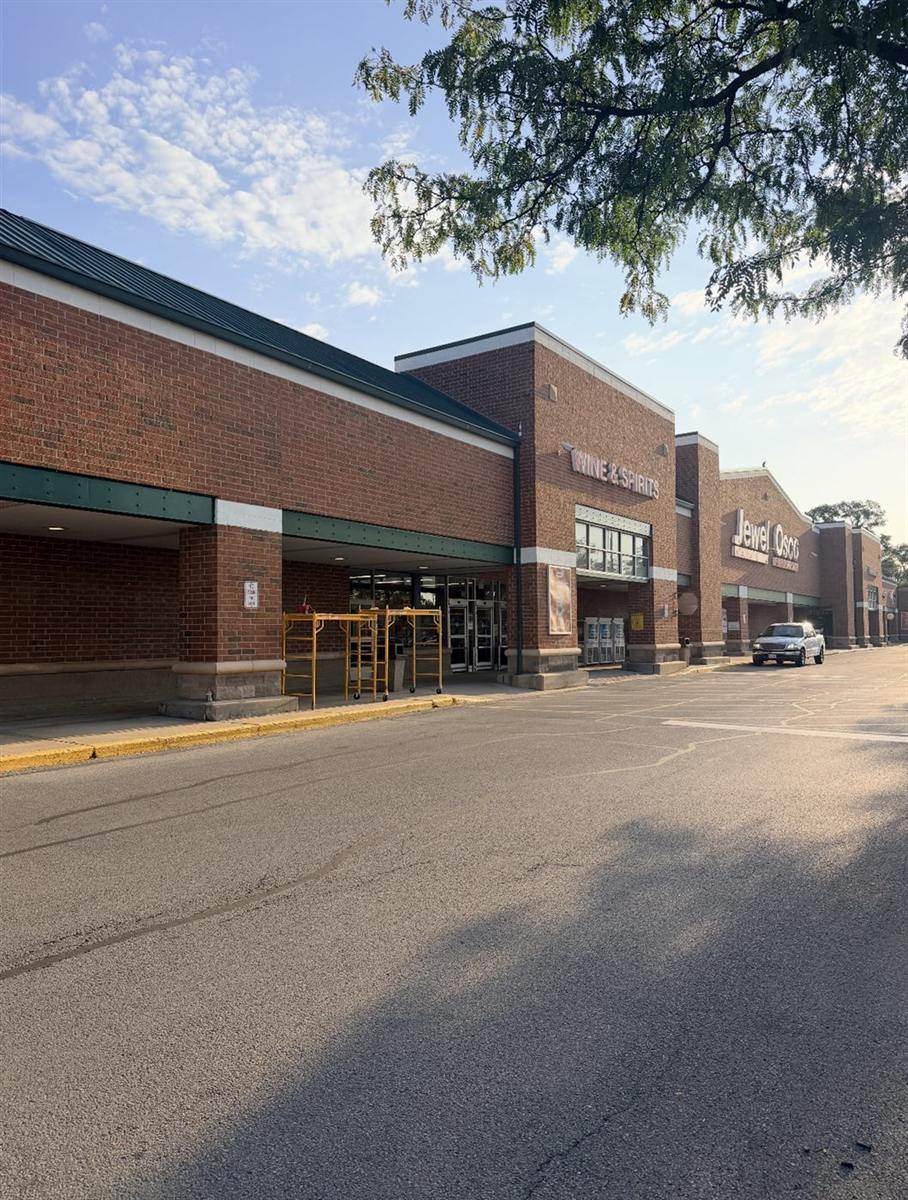 Shopping center facade painting